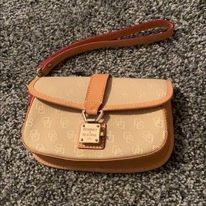 dooney & bourke wristlet